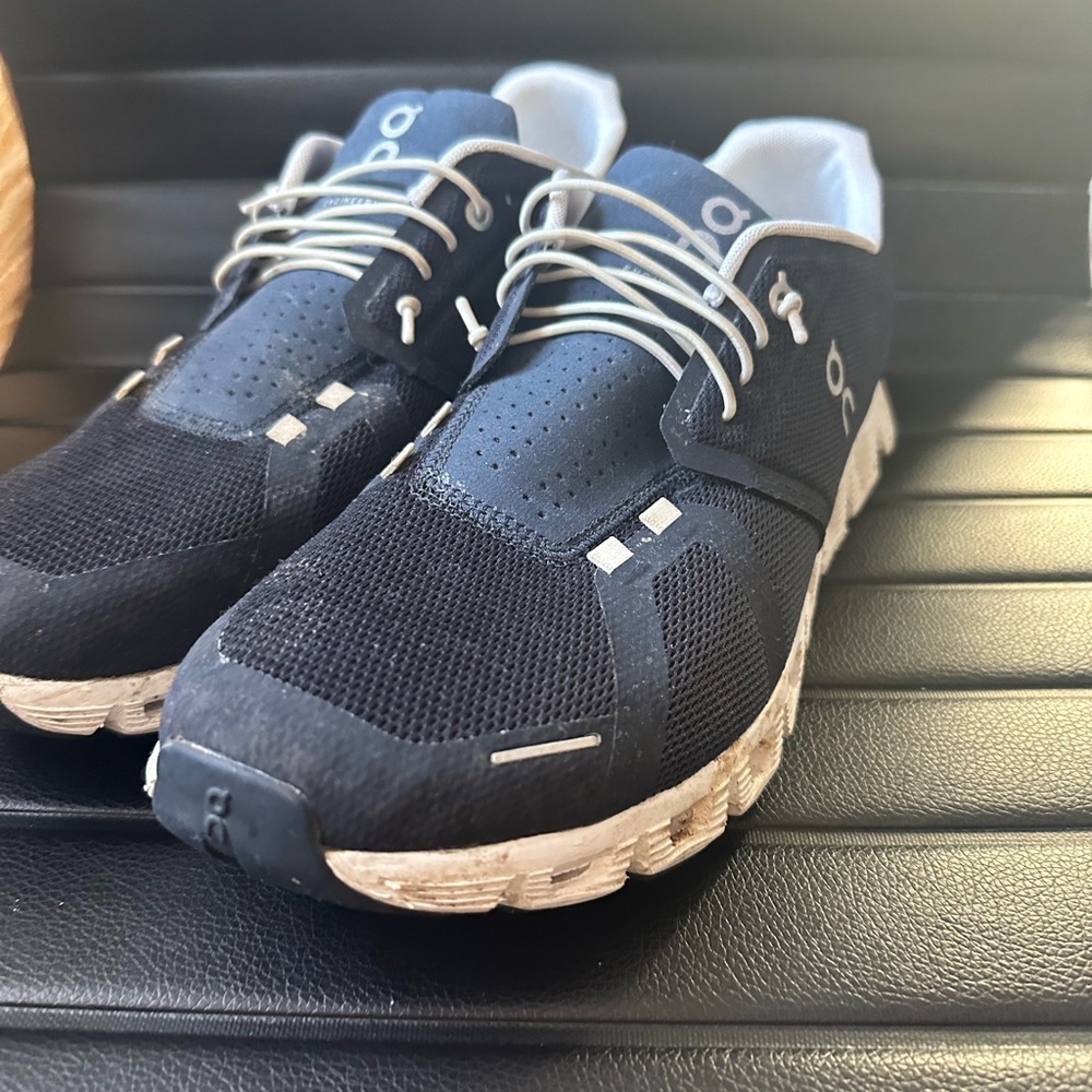 On Cloud Running Men's Navy and White Athletic Shoes (Worn)